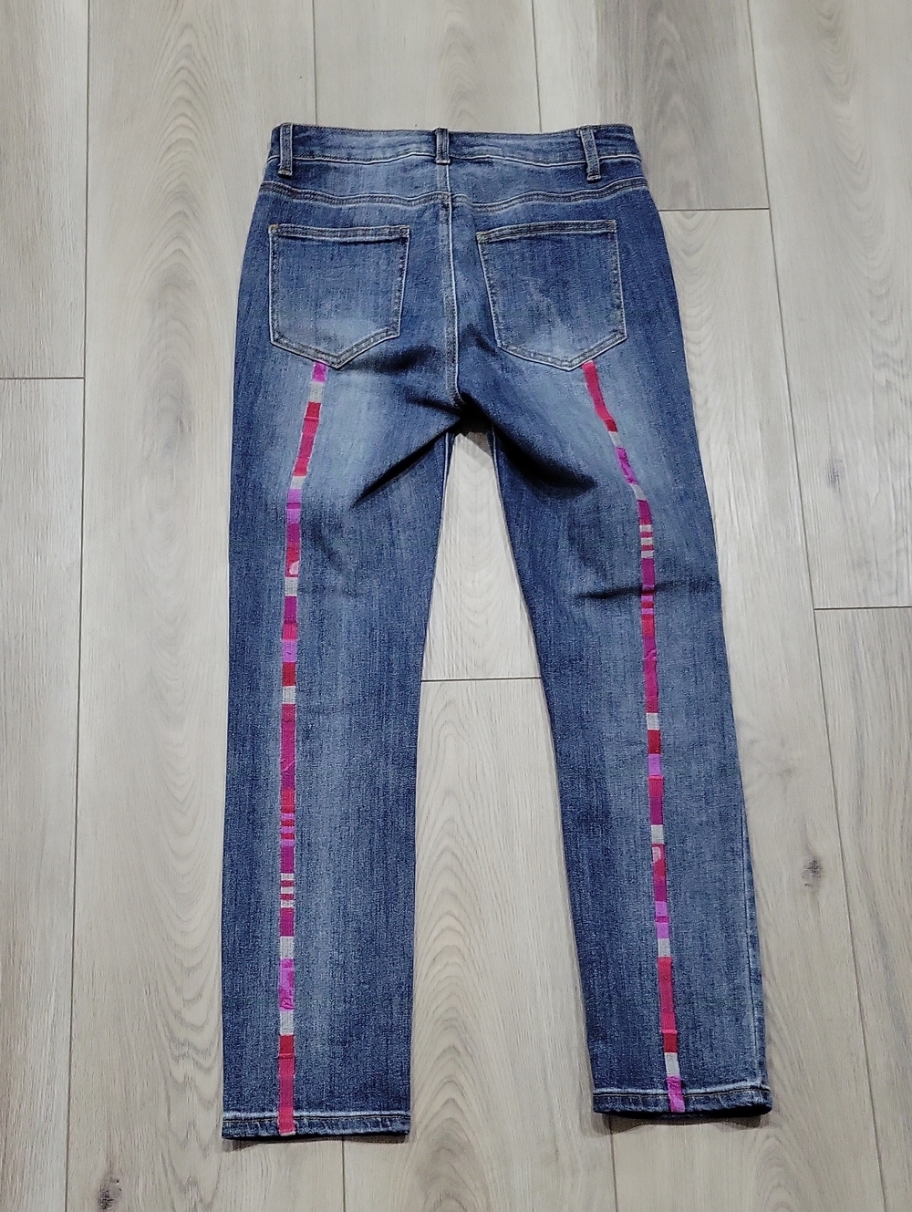 Classic Straight-Leg Blue Jeans with Pink Side Panel Detail